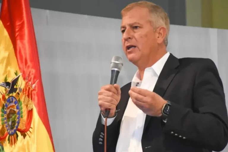 Branco Marinkovic dando un discurso