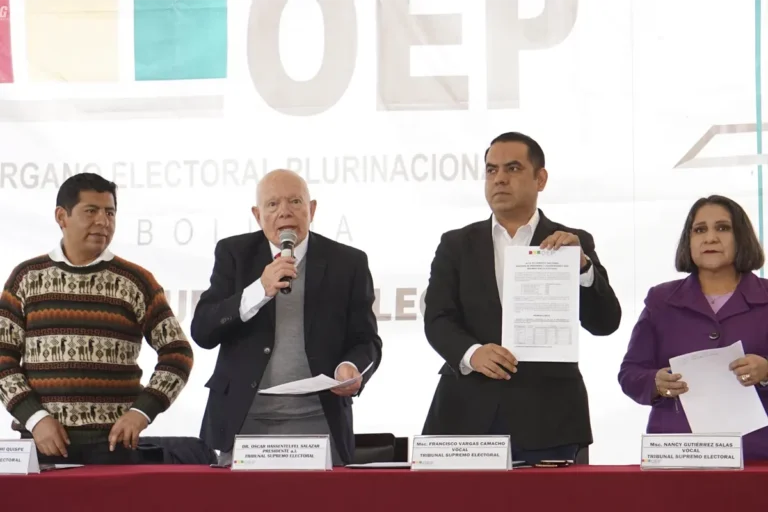 Miembros del Tribunal Supremo Electoral en conferencias de prensa
