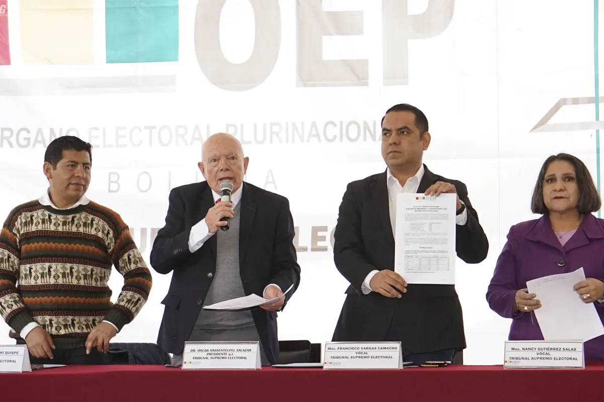 Miembros del Tribunal Supremo Electoral en conferencias de prensa