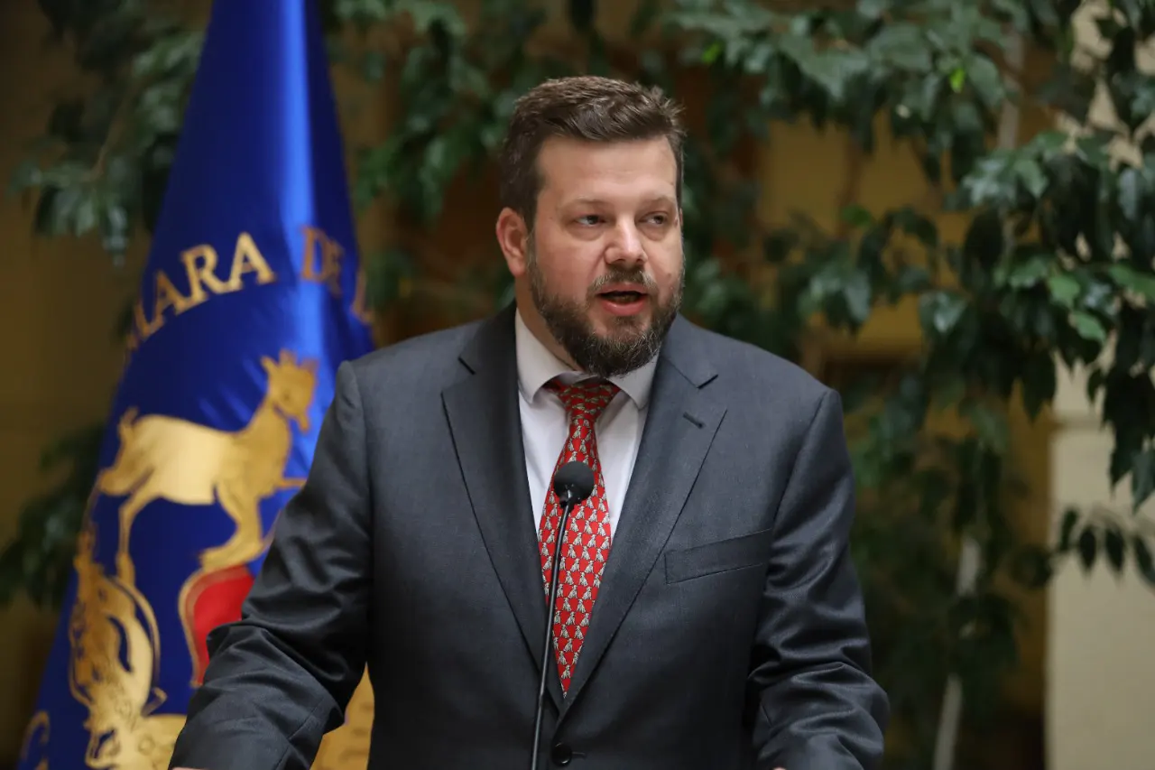 Kaiser dando discurso