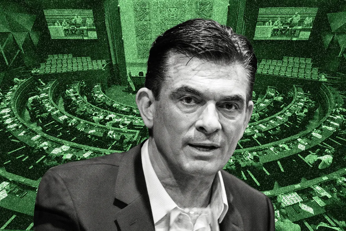 Fotomontaje. De fondo la Asamblea Legislativa. Primer plano, Rodrigo Paz