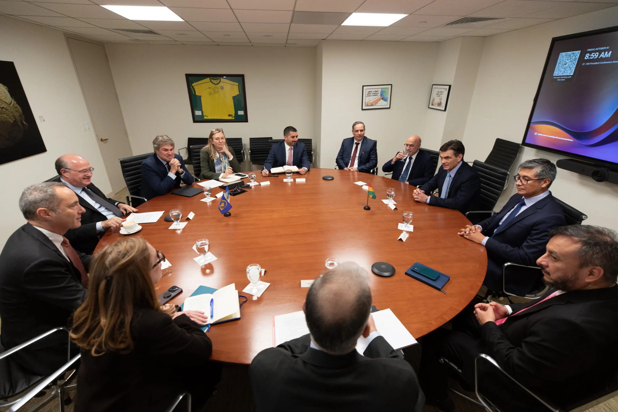 Rodrigo Paz reunido con ejecutivos del BID