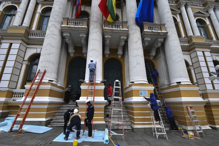 Arreglo fachada palacio legislativo