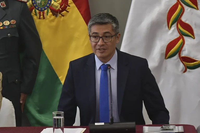 Ministro de Economía y Canciller viajan a EEUU para consolidar financiamiento