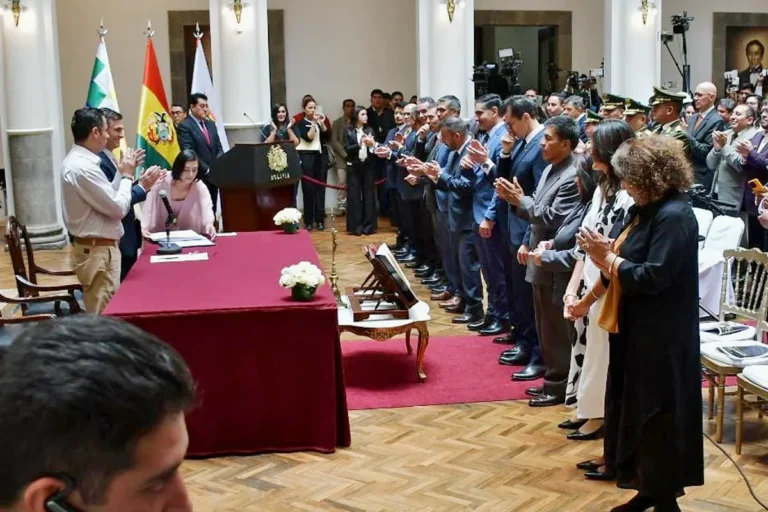 Paz nombra a su gabinete y marca el tono de su gobierno