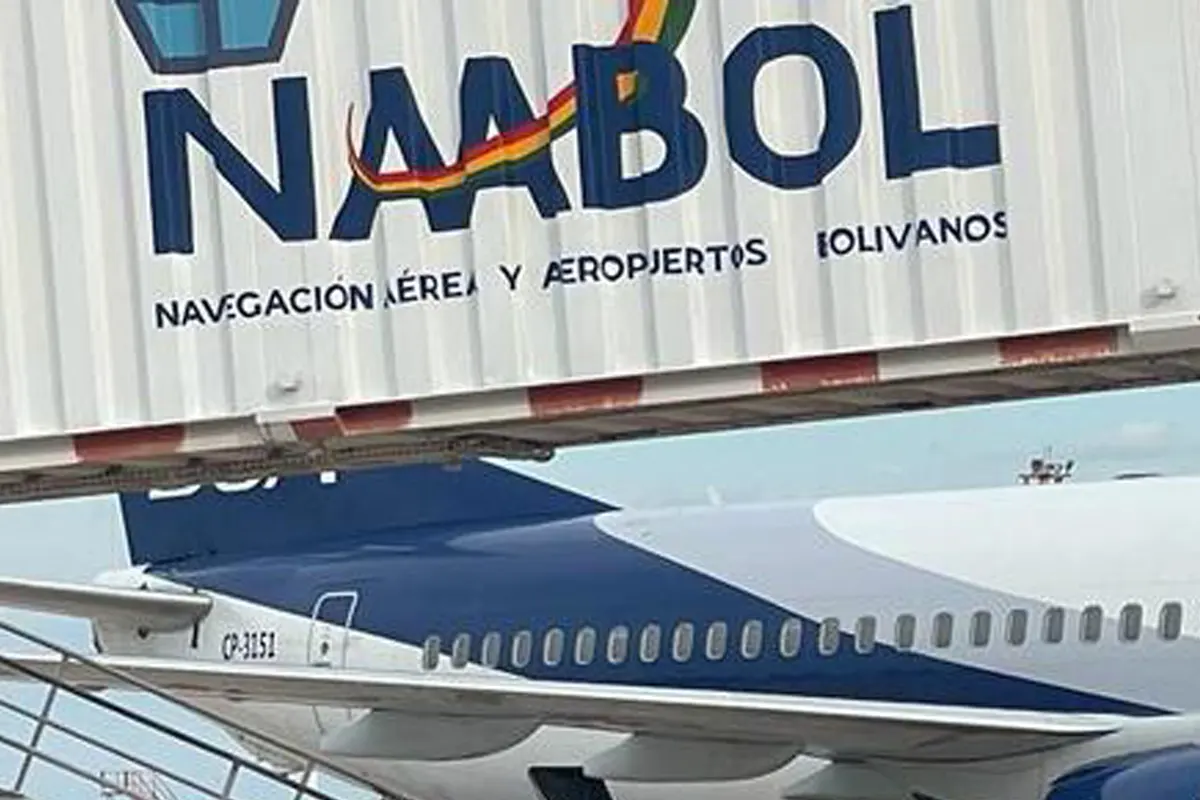 Manga de aeropuerto con el logo de NAABOL