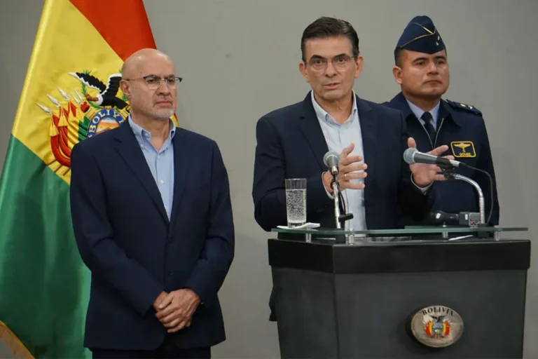 Paz y Lupo en conferencia de prensa
