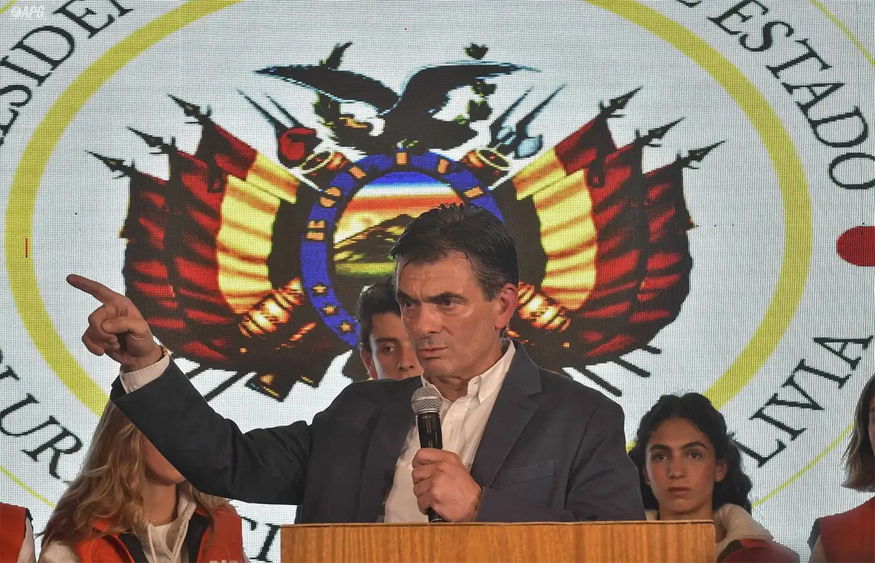 Paz dando su primer discurso