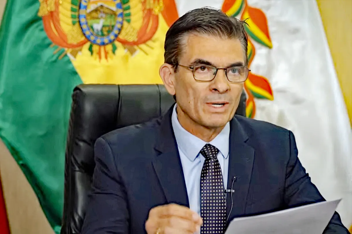 Rodrigo Paz dando el mensaje.