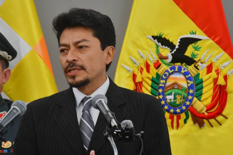 Gobierno afirma que elabora reglamento del DS 5503 con consenso y critica protestas