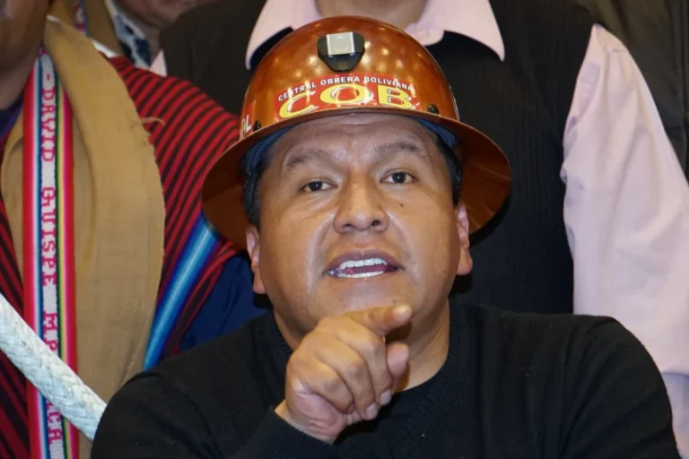 La COB declara paro indefinido contra el Decreto Supremo 5503