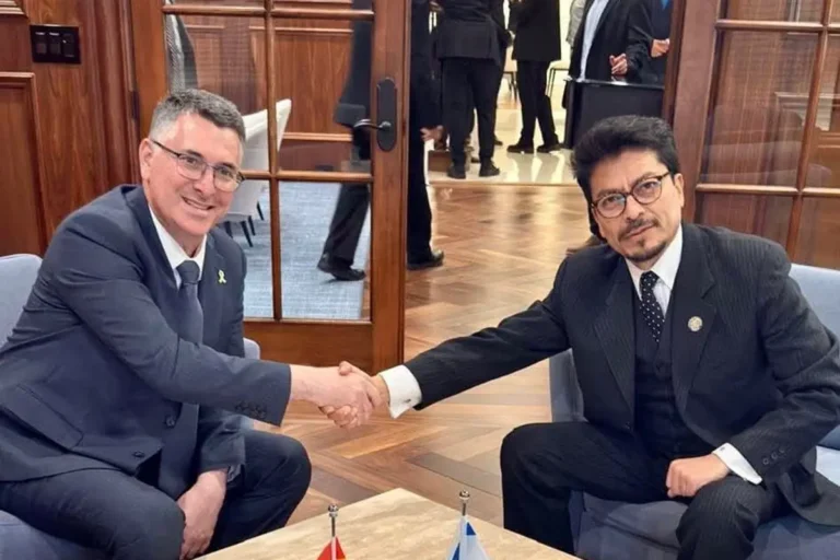 Gideon Sa’ar y Fernando Aramayo.