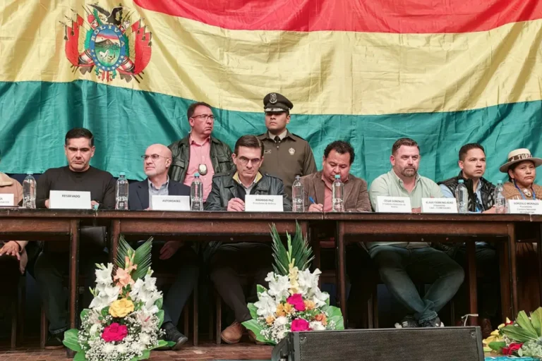 Rodrigo Paz y Comité Multisectorial