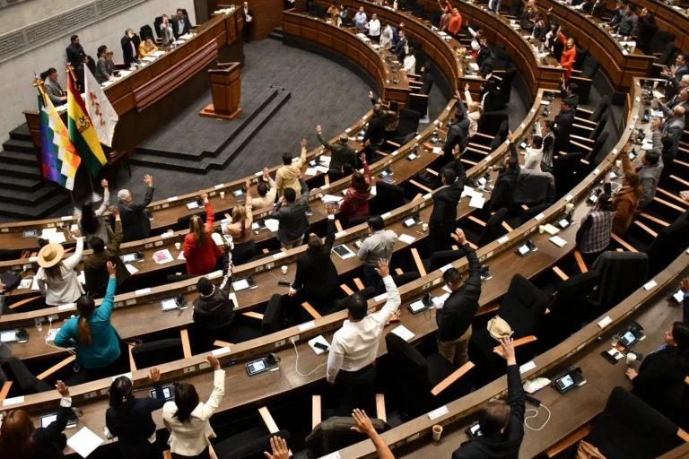 Asamblea sesiona para tratar designación de vocales al TSE y rechazo al Decreto 5503