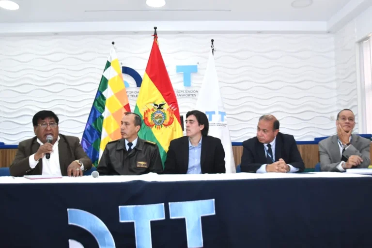 ATT y transporte acuerdan alza transitoria del 40% en pasajes interdepartamentales