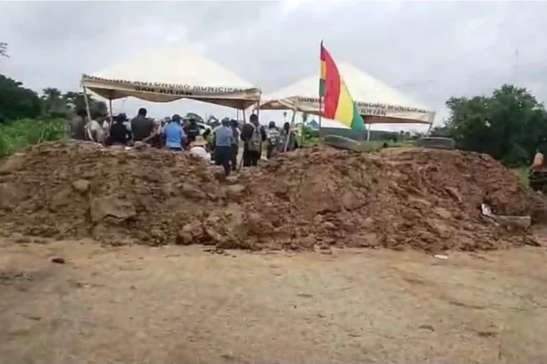 Disminuyen a cuatro los puntos de bloqueo en las carreteras del país