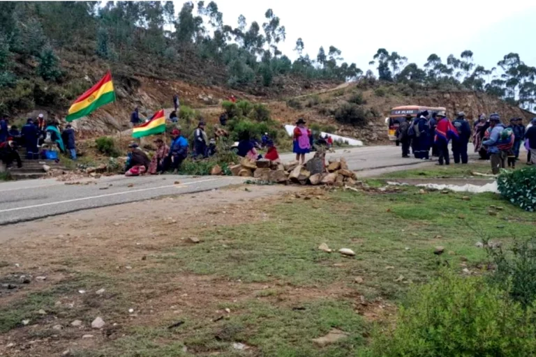 ABC reporta 20 puntos de bloqueo en carreteras de seis departamentos