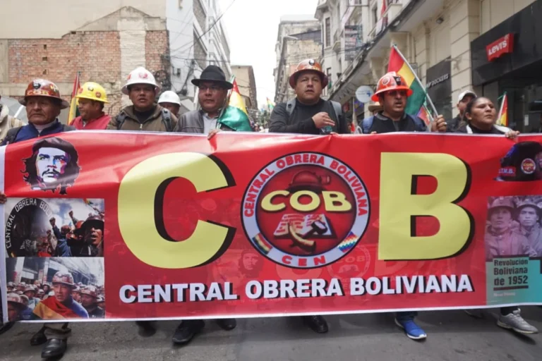 La COB marcha por el centro paceño en medio de abucheos e incidentes