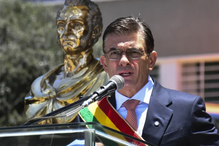 El Presidente dispone la instalación de una Sala de Crisis para gestionar la emergencia en Santa Cruz.