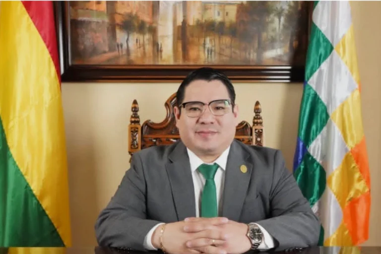 Fiscal dice que la Policía debe cumplir la orden de aprehensión contra Evo Morales