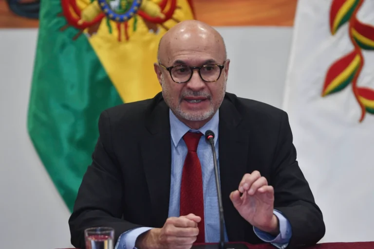 Lupo defiende las reformas y dice que “Bolivia ha comenzado a ponerse de pie”