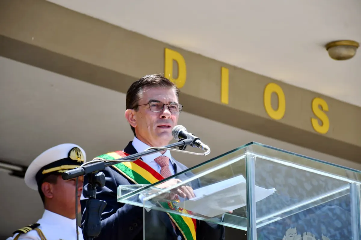 Rodrigo Paz dando discurso