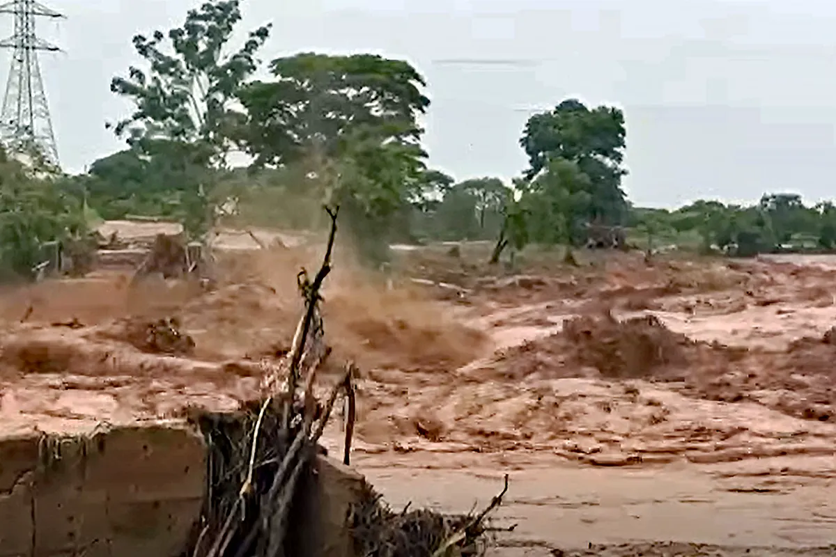 Rio Piraí desbordado