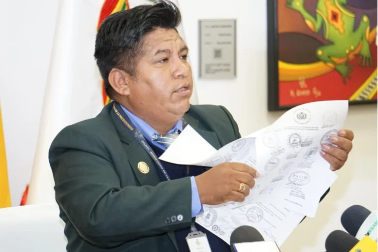 El Gobierno convoca a diálogo nacional para 5 de enero y la COB analiza la invitación