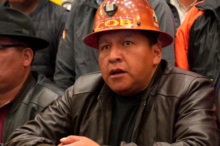 Viceministro revela que el máximo dirigente de la COB gana más que el presidente Paz