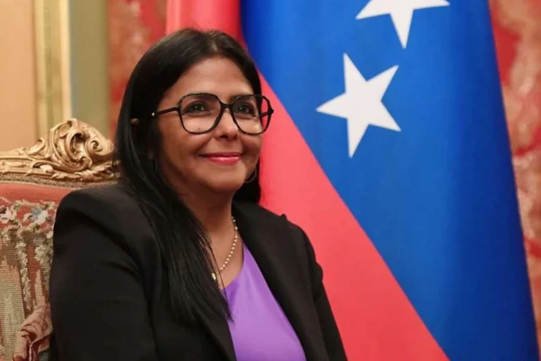 Vicepresidenta pide prueba de vida de Maduro y denuncia agresión militar