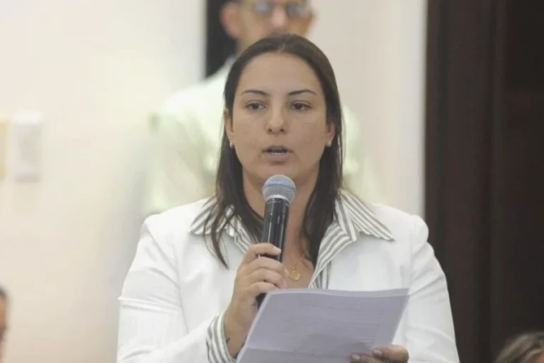 Exdiputada Rojas realizó dos vuelos a EEUU con pasaporte diplomático en noviembre