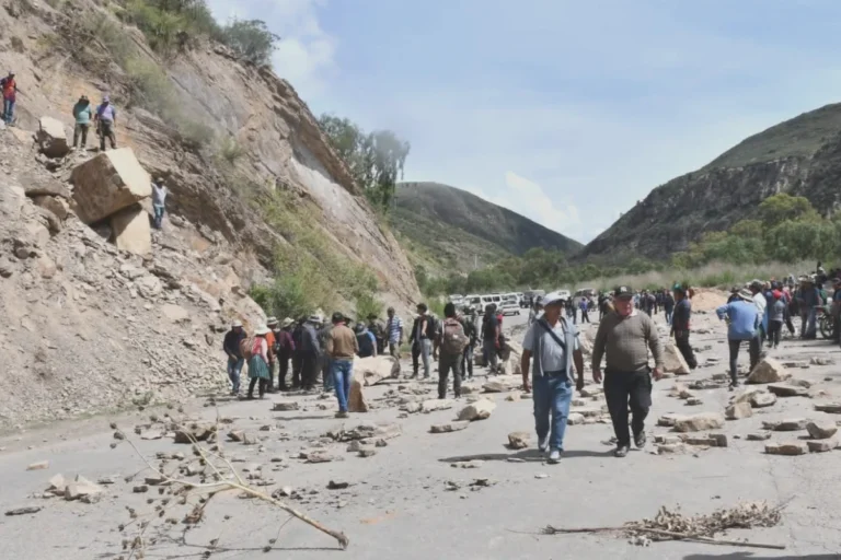 Aumentan a 69 los puntos de bloqueo y las pérdidas económicas se agravan en el país