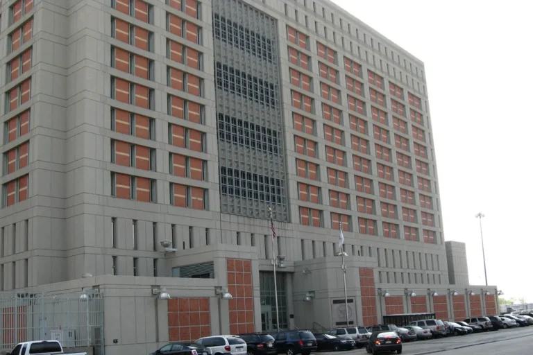 Cómo es el centro de detención federal donde estará recluido Nicolás Maduro