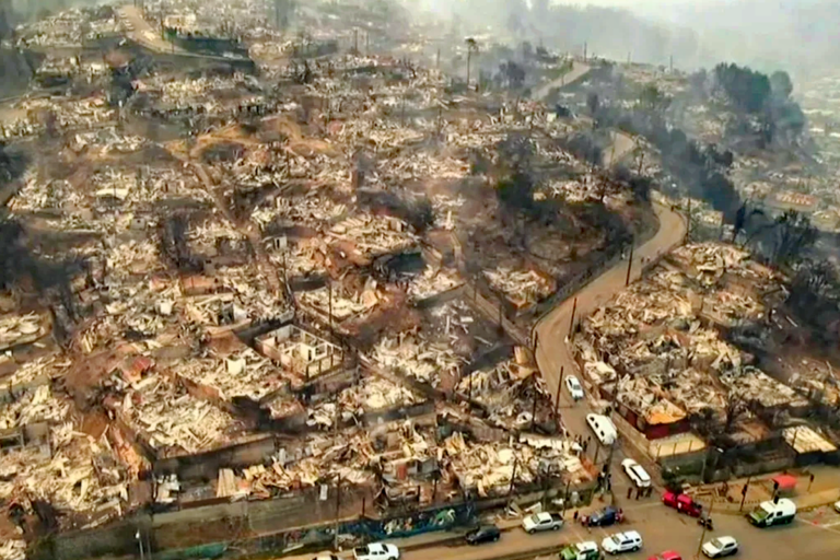 Incendios en Chile: 18 fallecidos y más de 50.000 evacuados; comienza toque de queda en cuatro comunas