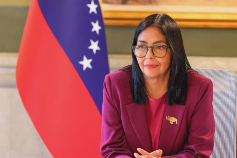 Trump habla por primera vez con Delcy Rodríguez y elogia la relación con Venezuela