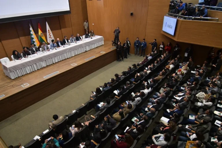 El Gobierno, la COB y otras organizaciones inician diálogo sobre el DS 5503