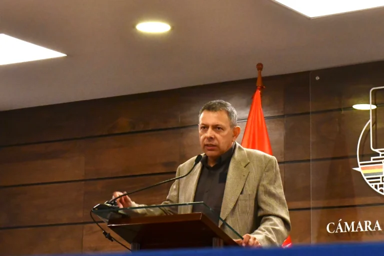 Presidente del Senado dice que una ley no puede derogar el Decreto 5503