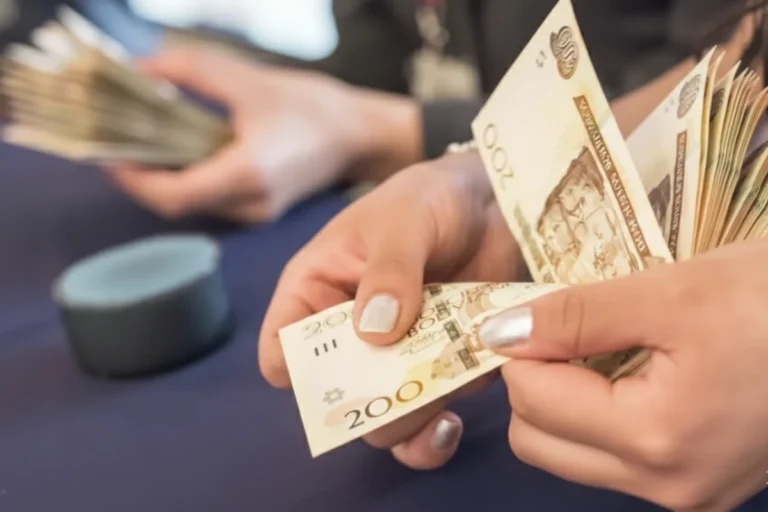 Desde enero ya rige el salario mínimo de Bs 3.300 y se paga retroactivo