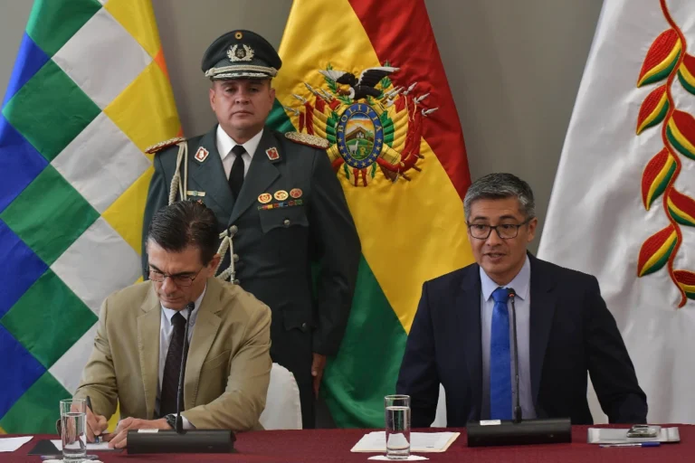 El Gobierno apunta a bajar el déficit al 7% del PIB y la inflación al 17% este año