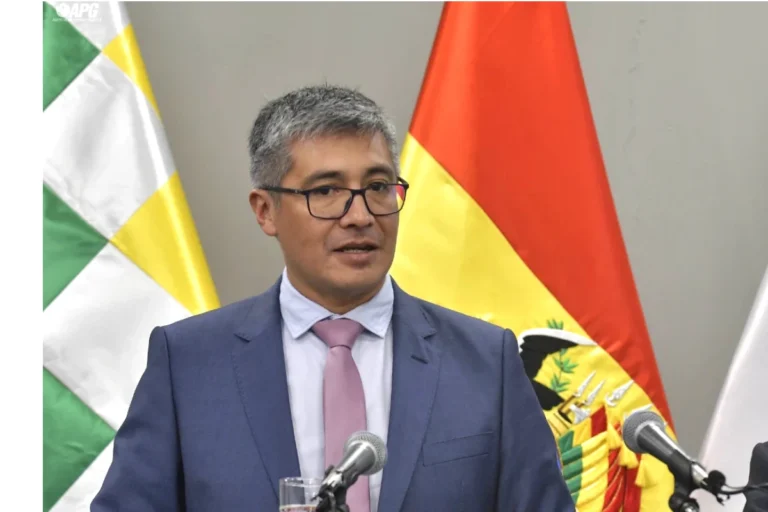 Desde Davos, Espinoza destaca interés internacional por Bolivia y critica la desconfianza interna