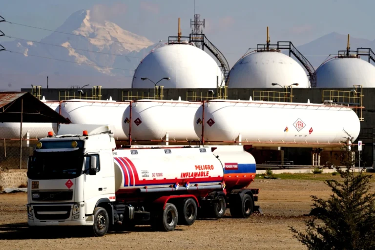 Gobierno declara emergencia energética y social por inflación y escasez de combustibles