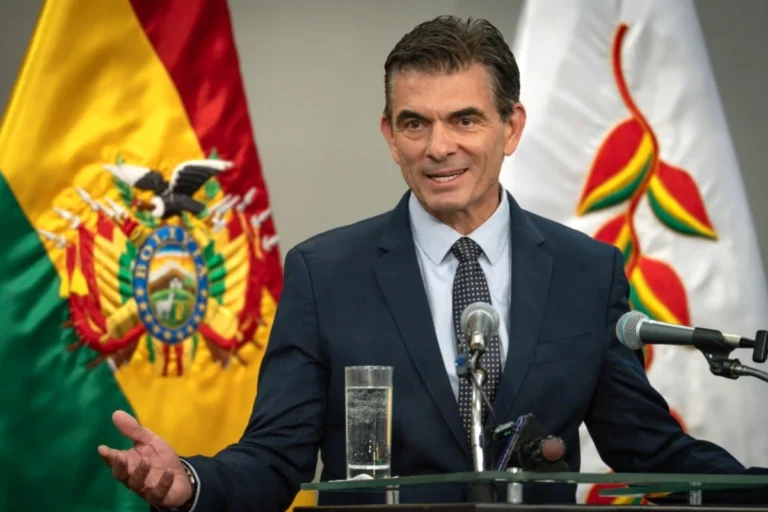 Decreto permite a Rodrigo Paz gobernar a distancia por medios digitales