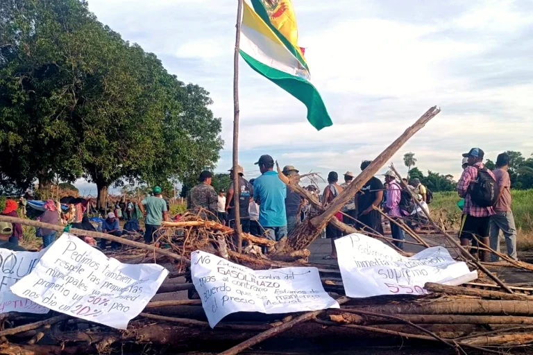 Gobierno cuestiona persistencia de bloqueos y dice que nuevo decreto se publicará hoy
