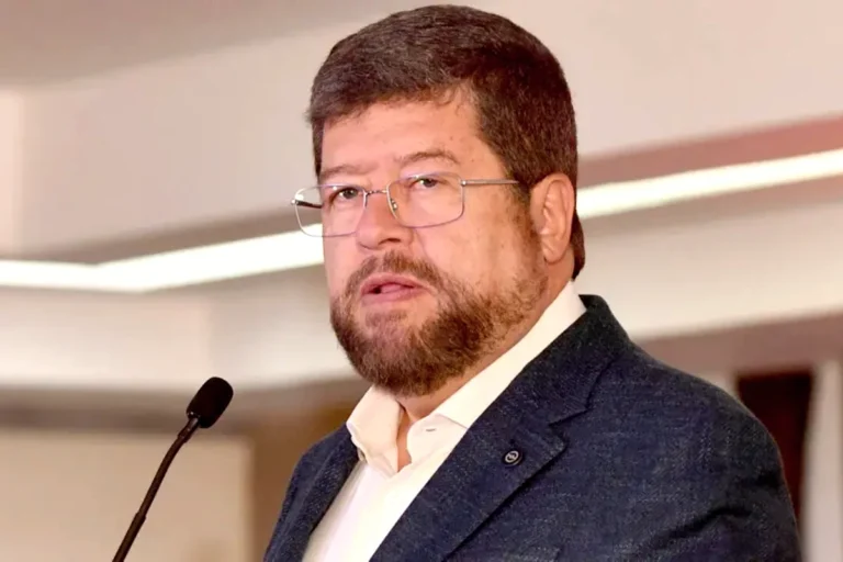 Samuel le exige a Paz definir el rumbo económico