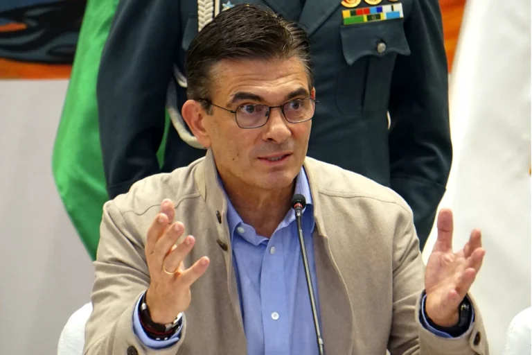 Ante críticas de candidatos y legisladores, Paz ratifica que aplicará el modelo 50-50