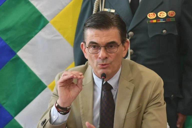 Paz promulga decreto que exonera del IVA la importación de hidrocarburos