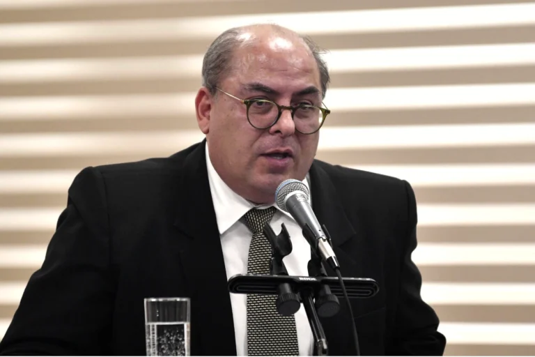 Vaca Díez apunta al INRA por avasallamientos y “terrorismo de Estado”