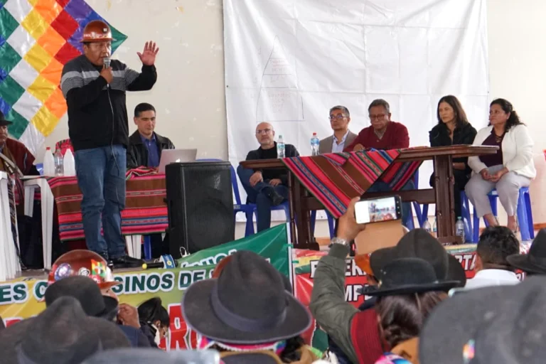 Acuerdo fija plazo de 48 horas para nuevo decreto y divide a los sectores movilizados