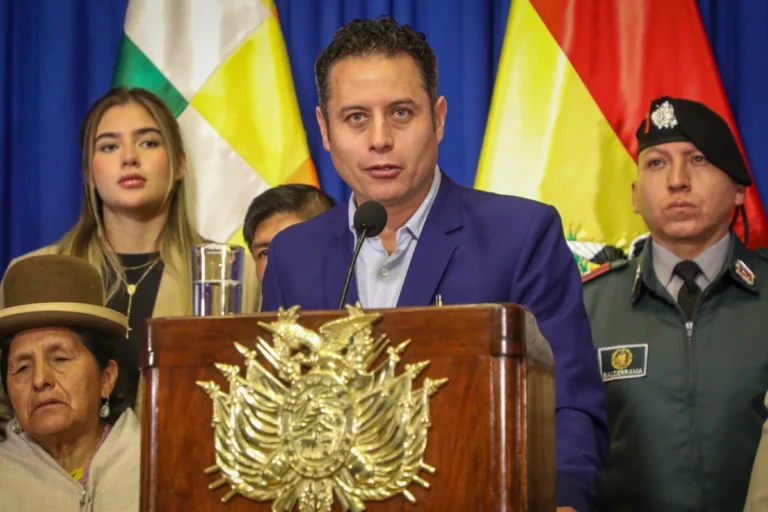 Un fallo ordena a Lara borrar sus publicaciones contra el ministro Justiniano