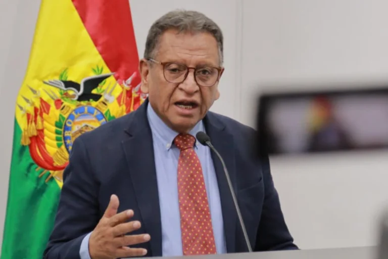 Ministro Oviedo confirma que información del caso “maletas” se conocía desde diciembre